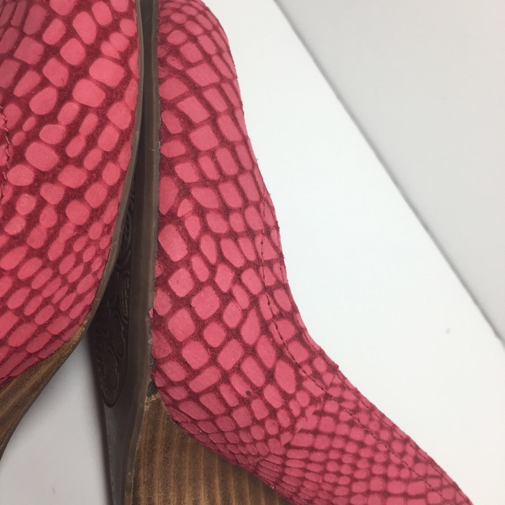 Max Studio Mecca Faux Alligator Wedges - Picture 11 of 16